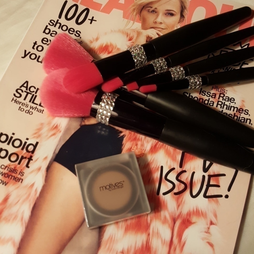 Motives by Loren Ridinger and Lala eye shadow .